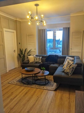 Sweeney Stays, Cadzow Apartment